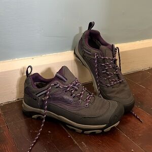 Keens Women’s Hiking Shoes Size 8